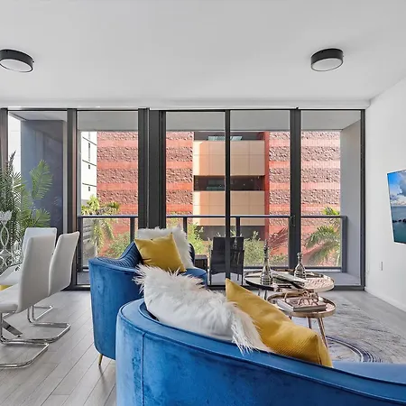 X- Lounge III - High-Rise With Rooftop Pool & Panoramic City Views